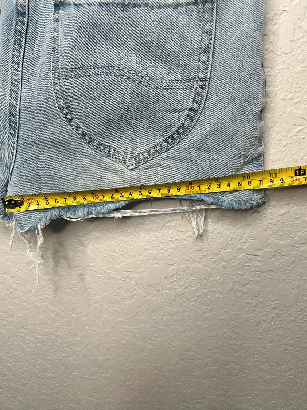 White Fox Light Wash High Rise Raw Hem Denim Shorts XS - Picture 7 of 7